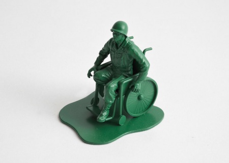 /upload/iblock/9fe/Dorothy_0025b-Casualties-of-War-Toy-Soldiers-.jpg